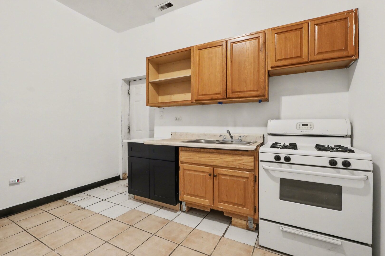 5718 S Green Street Property Photo 17
