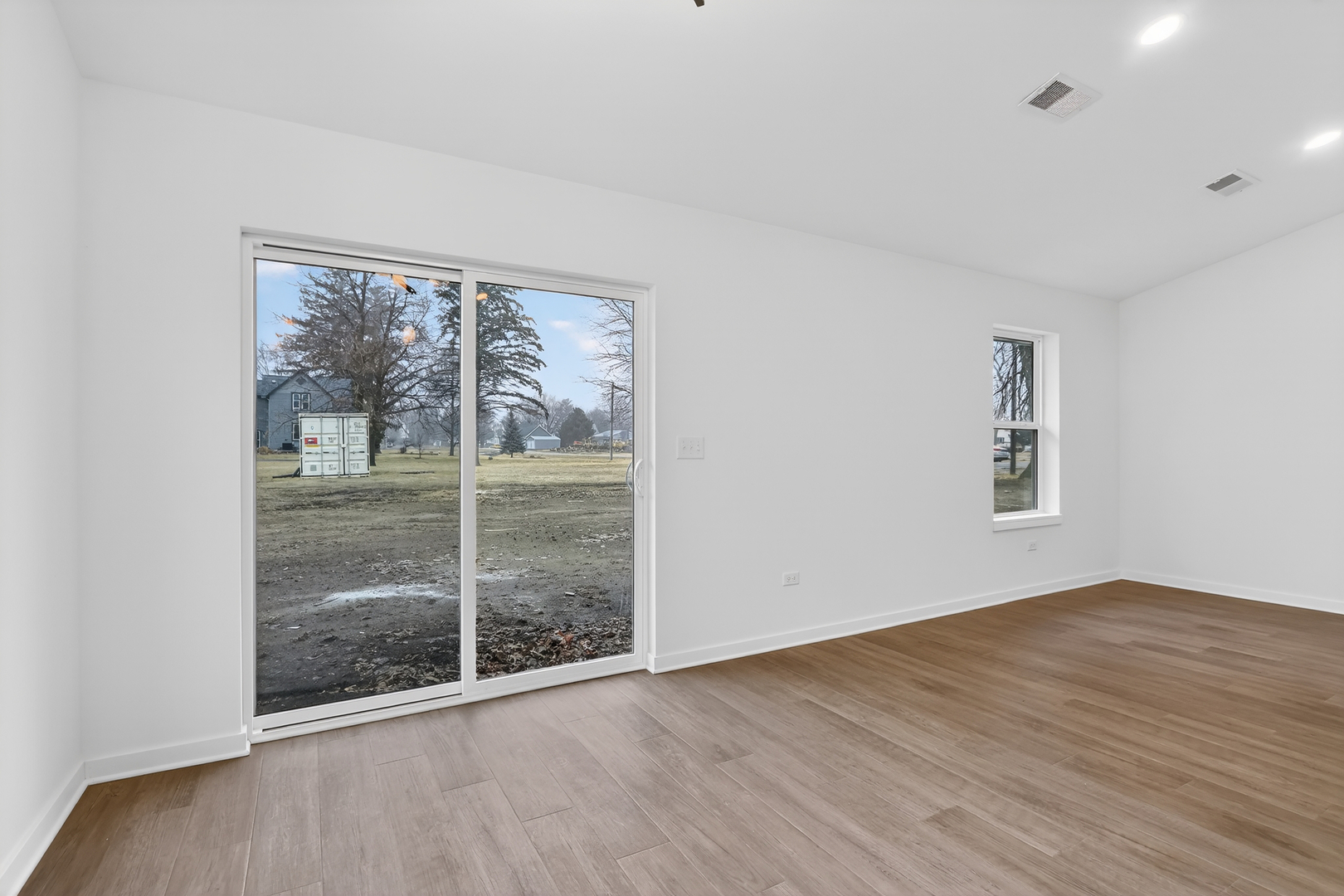 305 W South Street 305 Property Photo 6