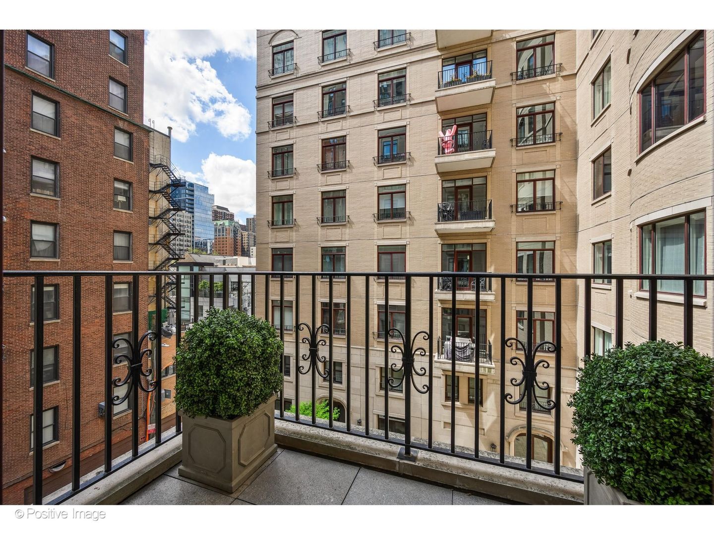 65 E Goethe Street 4e Property Photo 23