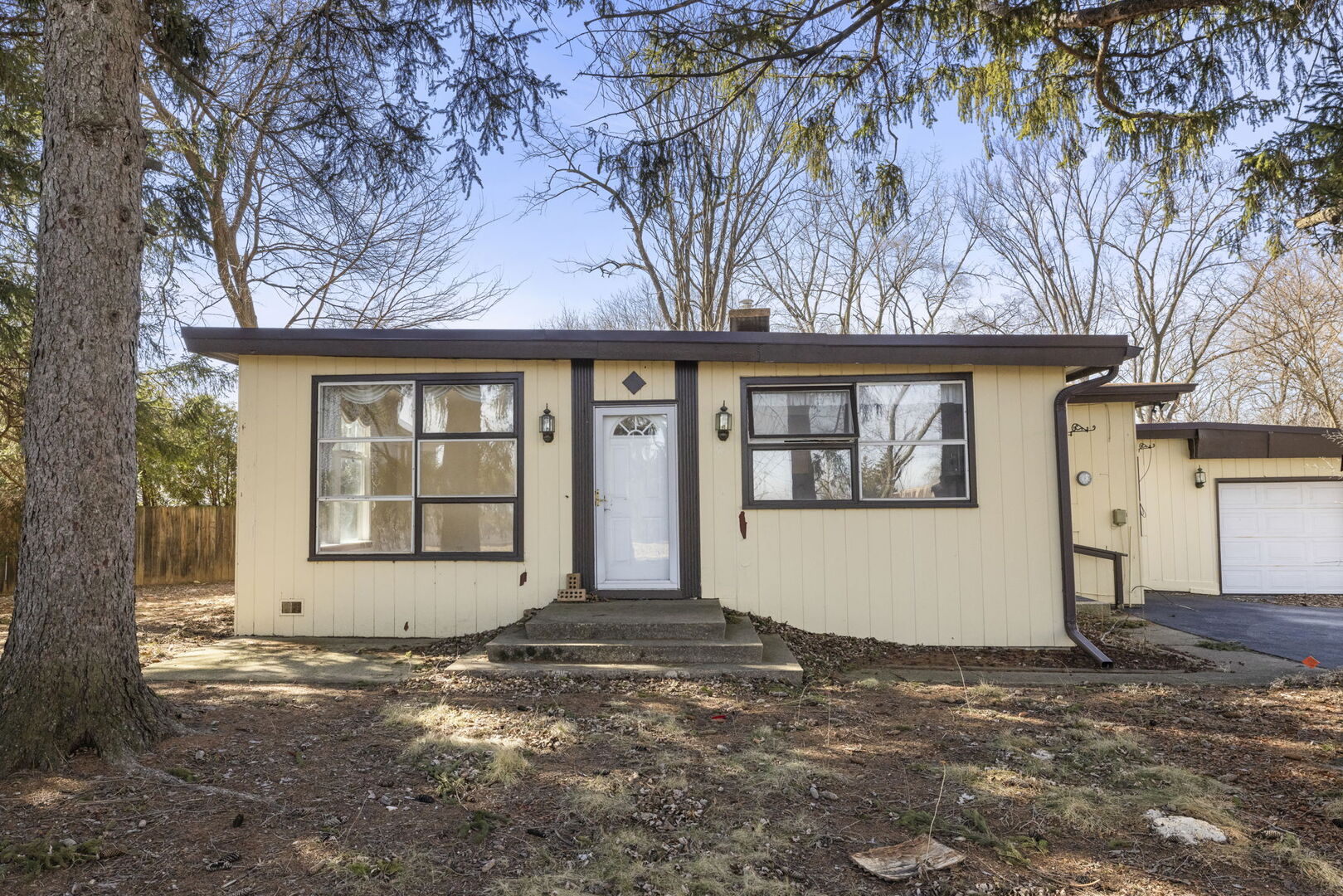 128 Harding Court Property Photo 3