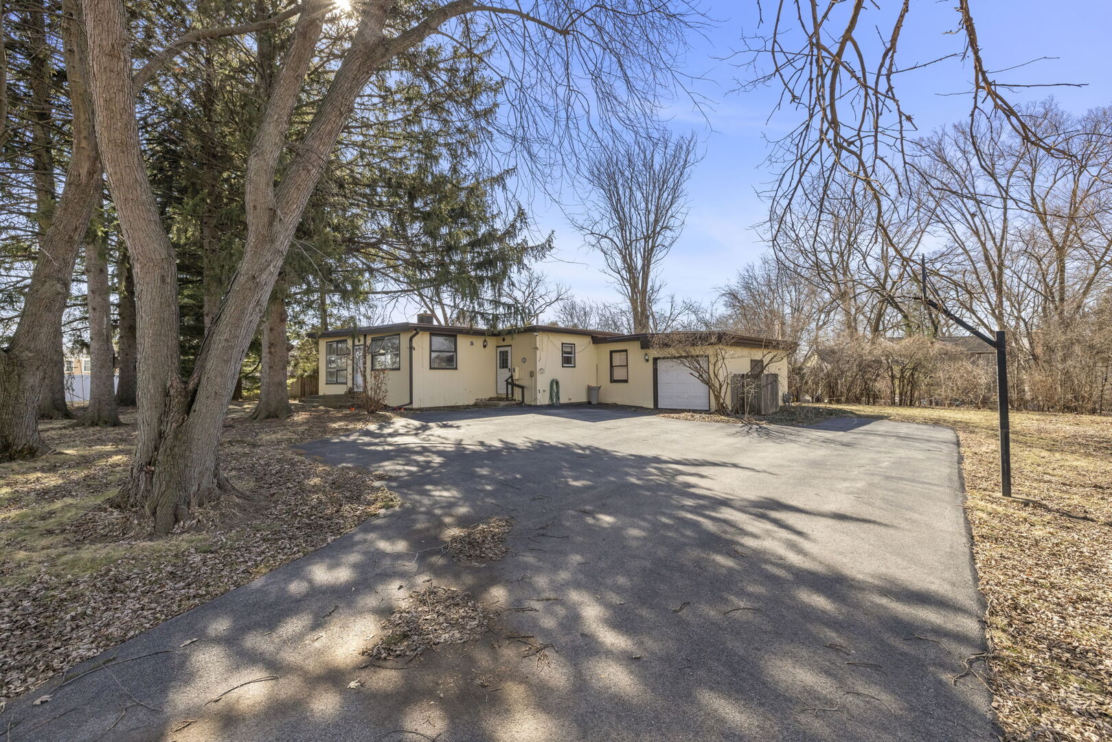 128 Harding Court Property Photo 5