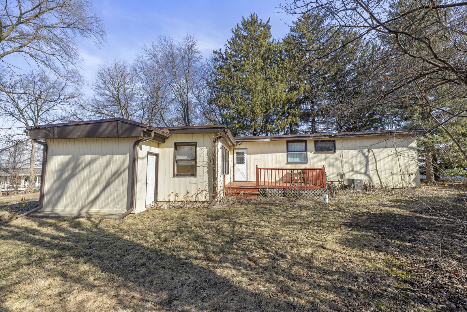 128 Harding Court Property Photo 6