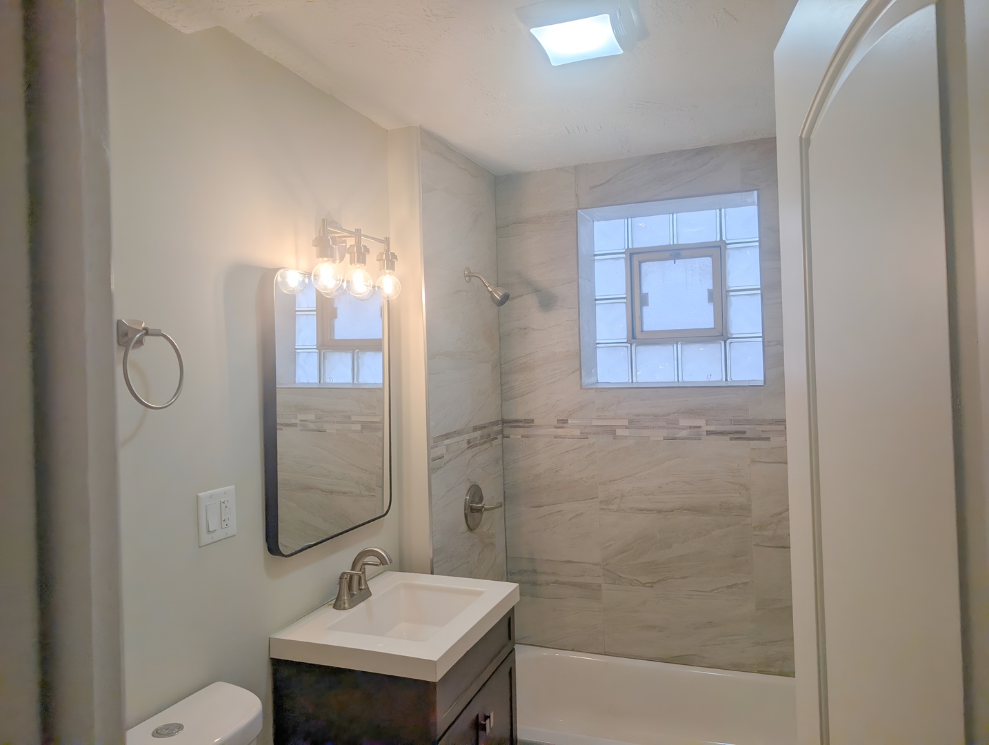 9207 S Ellis Avenue Property Photo 7