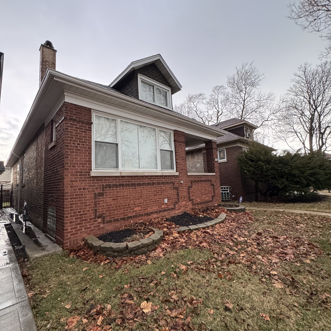 7804 S Paxton Avenue Property Photo 2