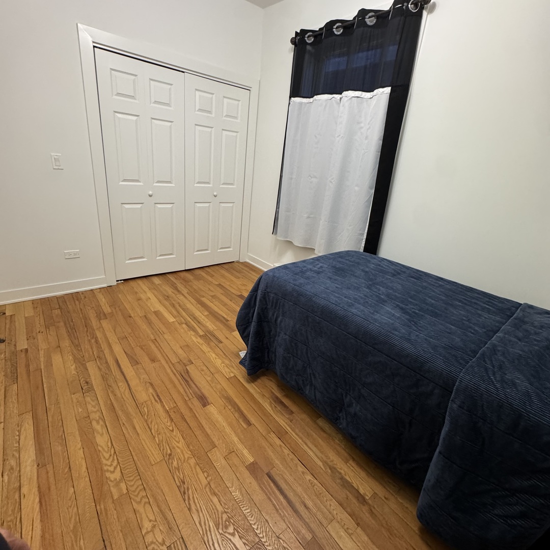 7804 S Paxton Avenue Property Photo 5
