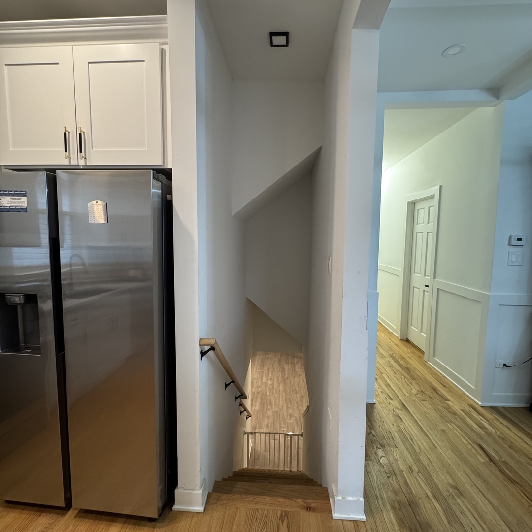 7804 S Paxton Avenue Property Photo 9