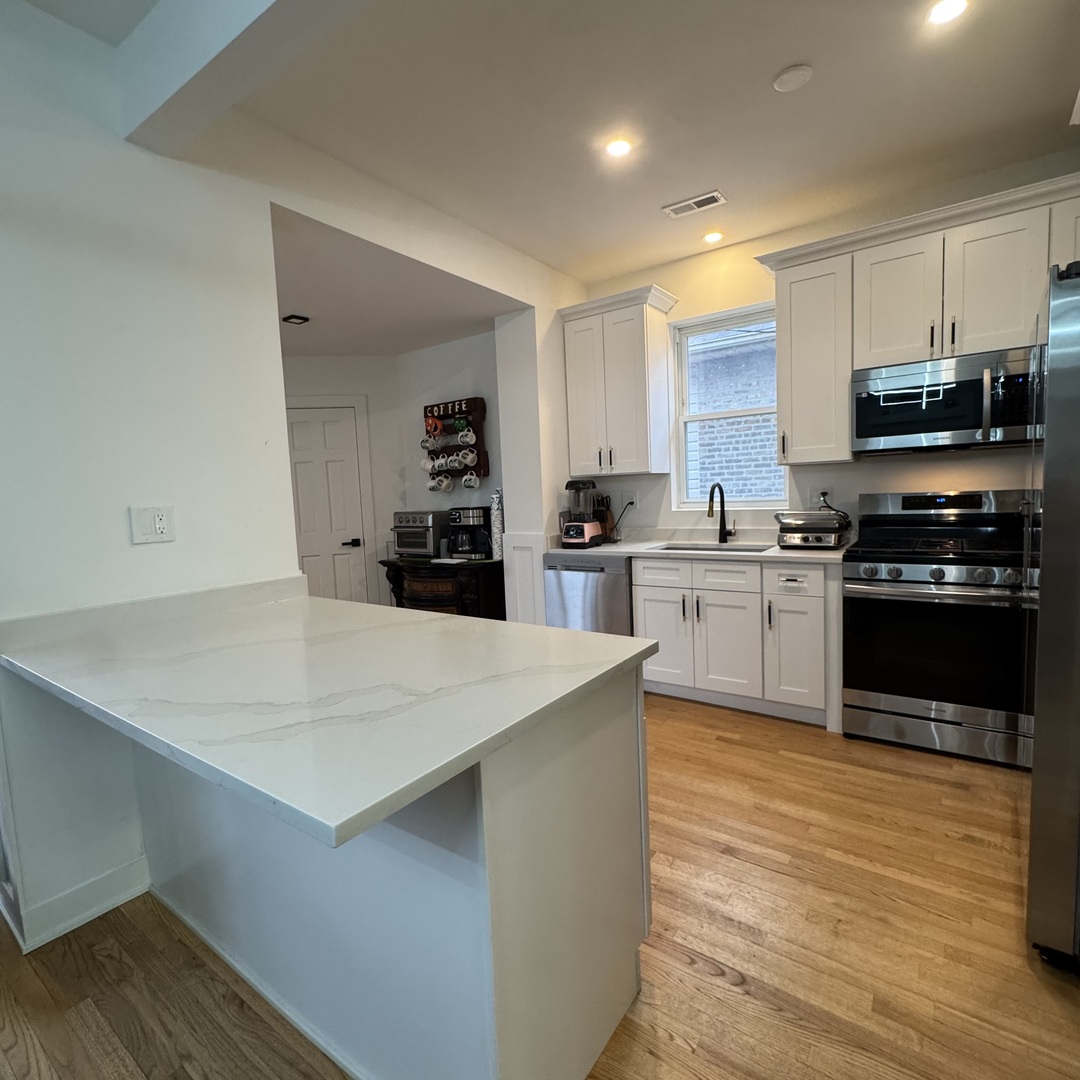 7804 S Paxton Avenue Property Photo 11