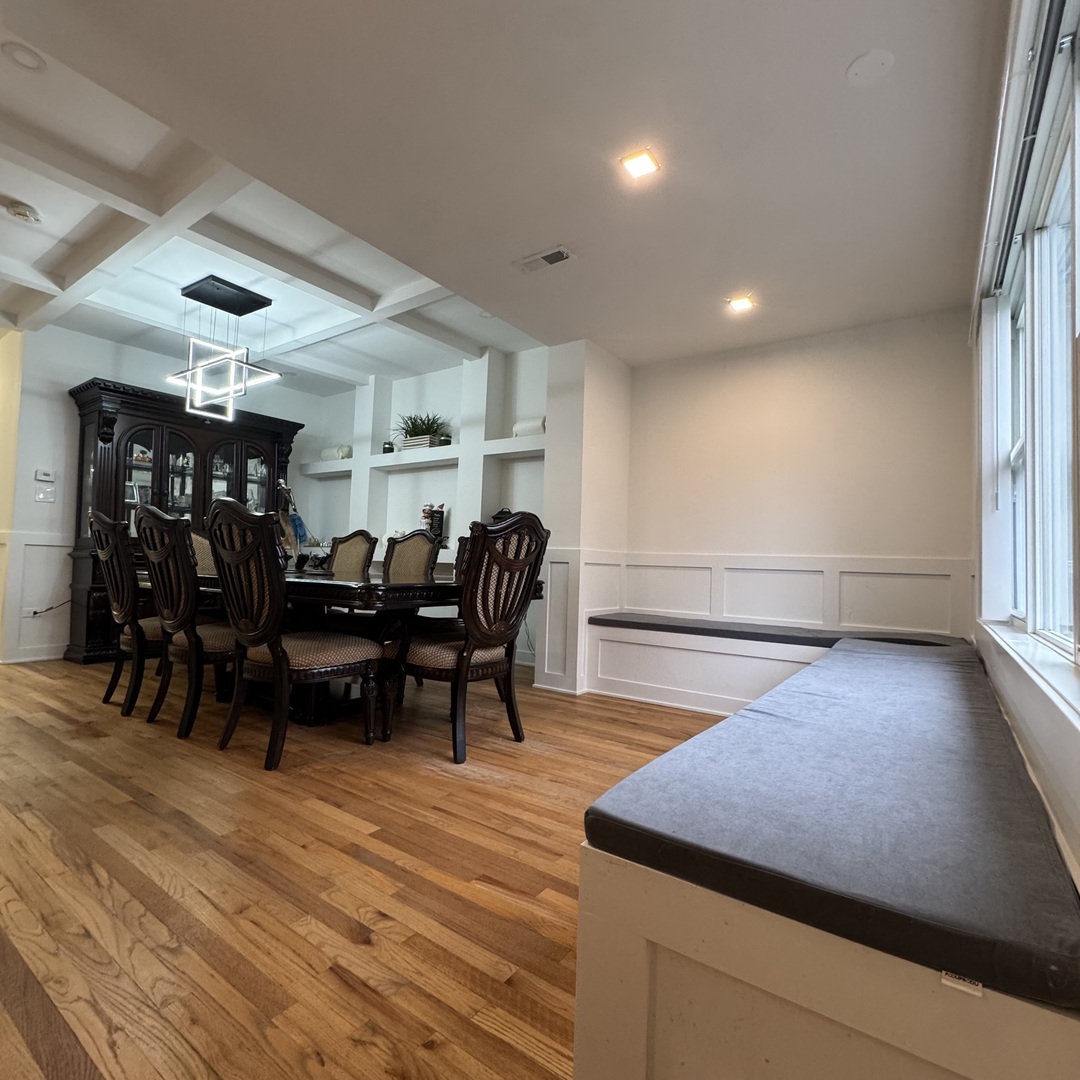 7804 S Paxton Avenue Property Photo 14