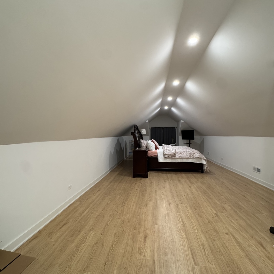 7804 S Paxton Avenue Property Photo 17