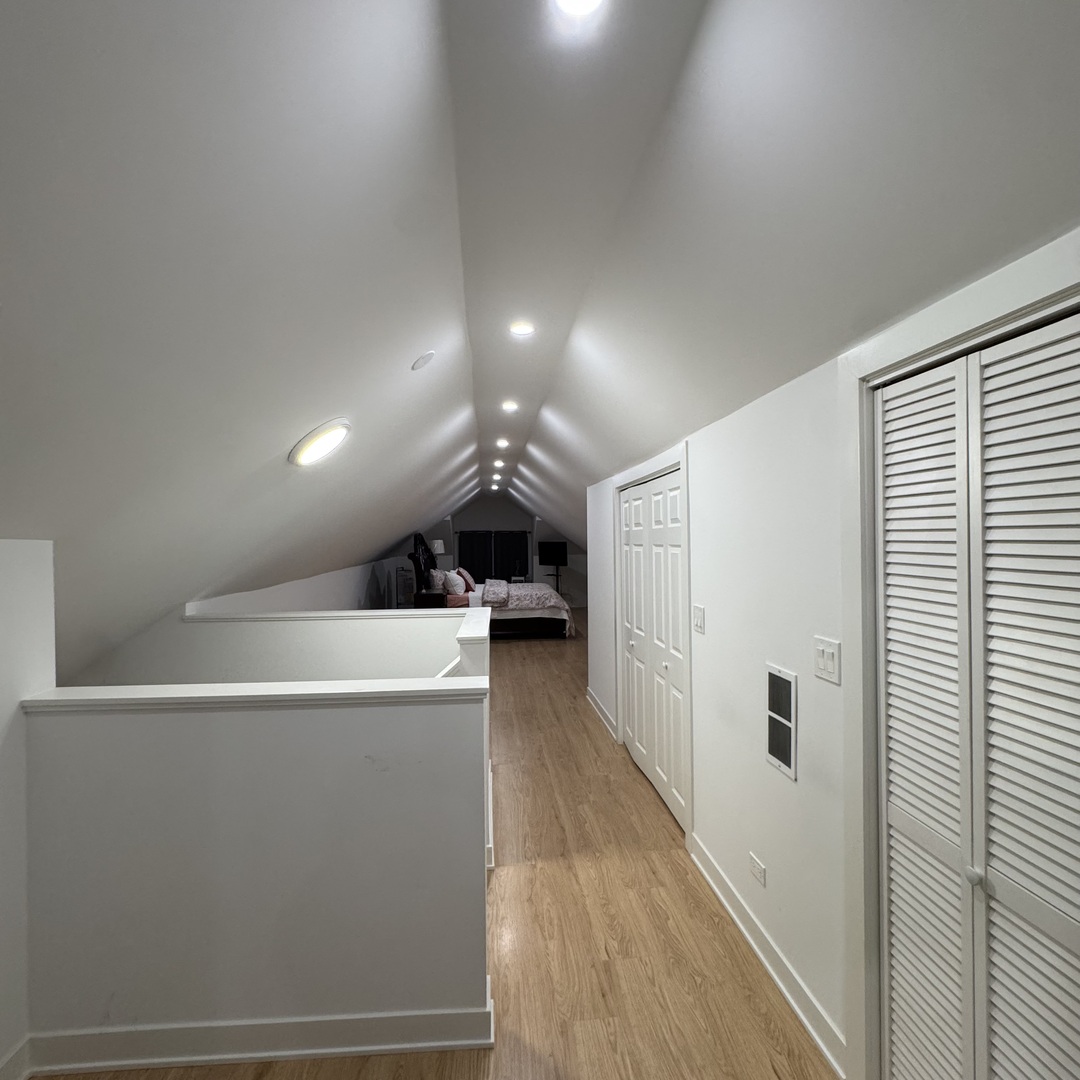 7804 S Paxton Avenue Property Photo 18