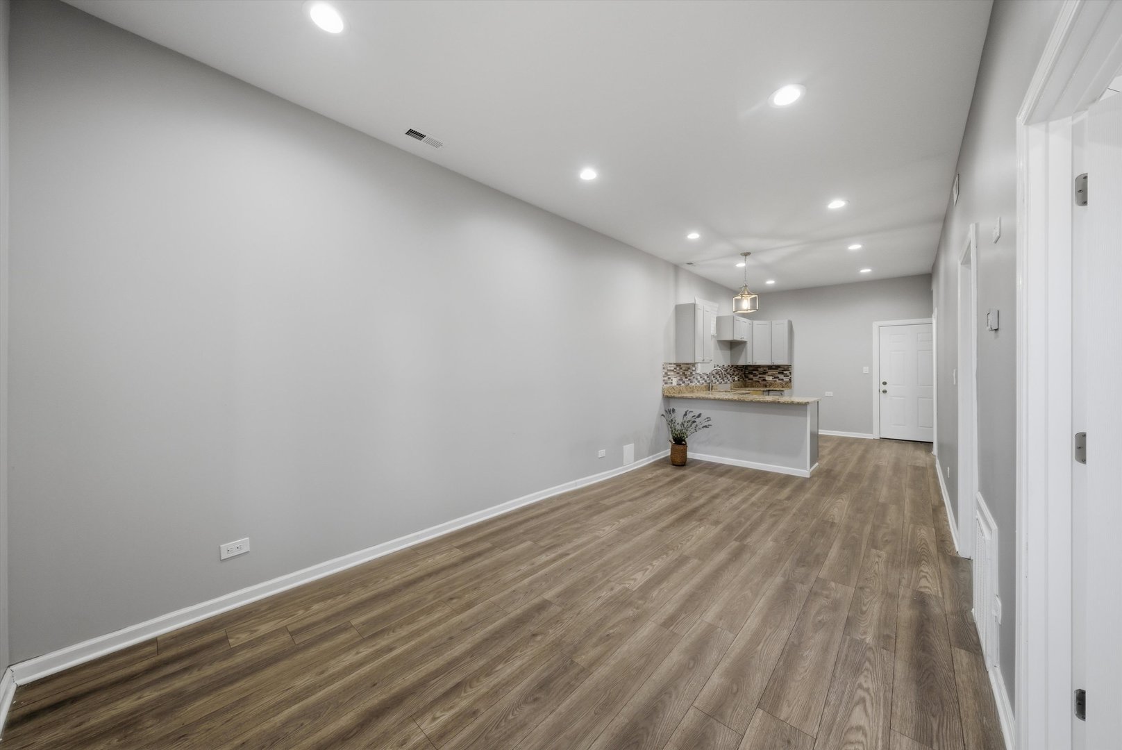 2812 S Trumbull Avenue Property Photo 6