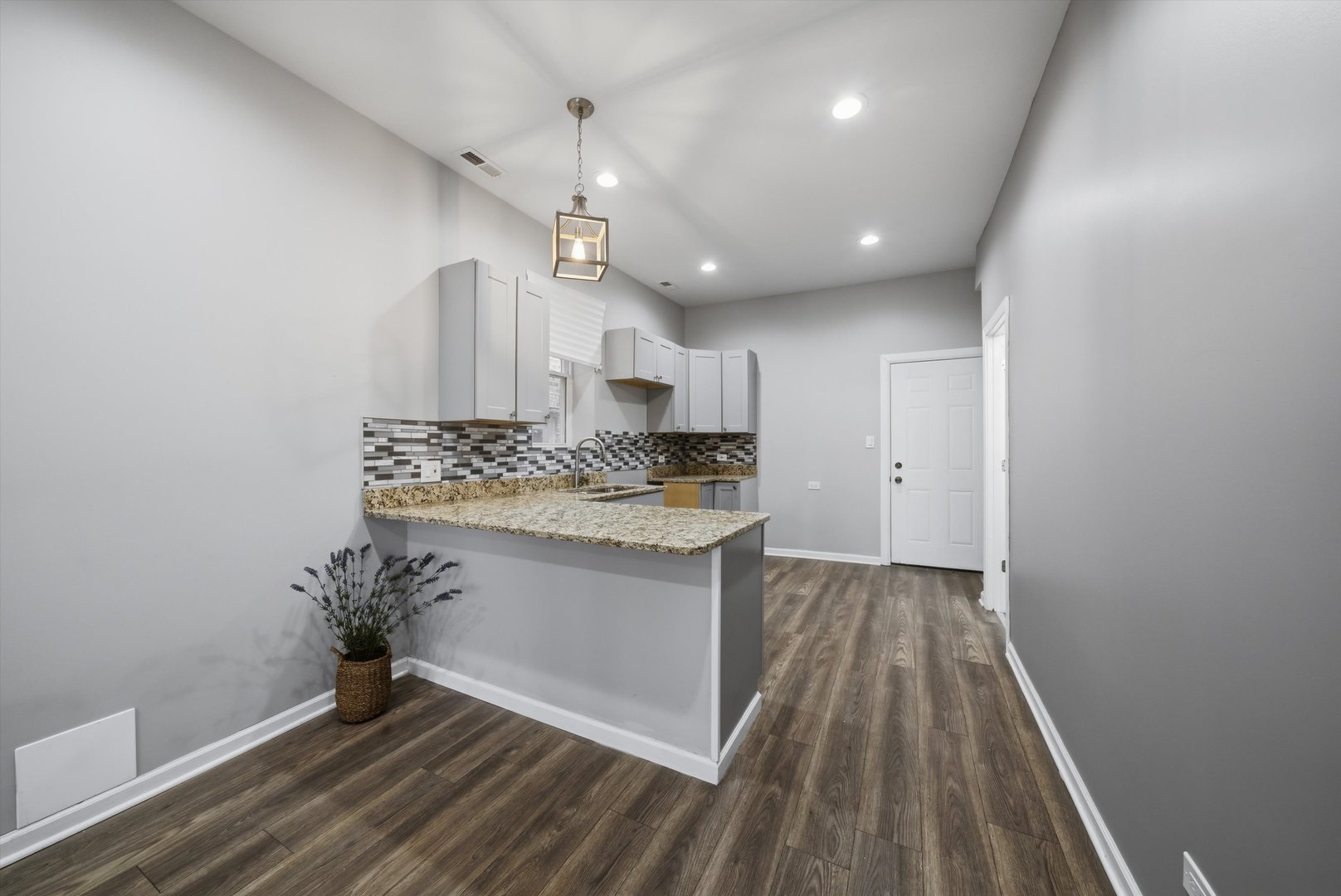 2812 S Trumbull Avenue Property Photo 9