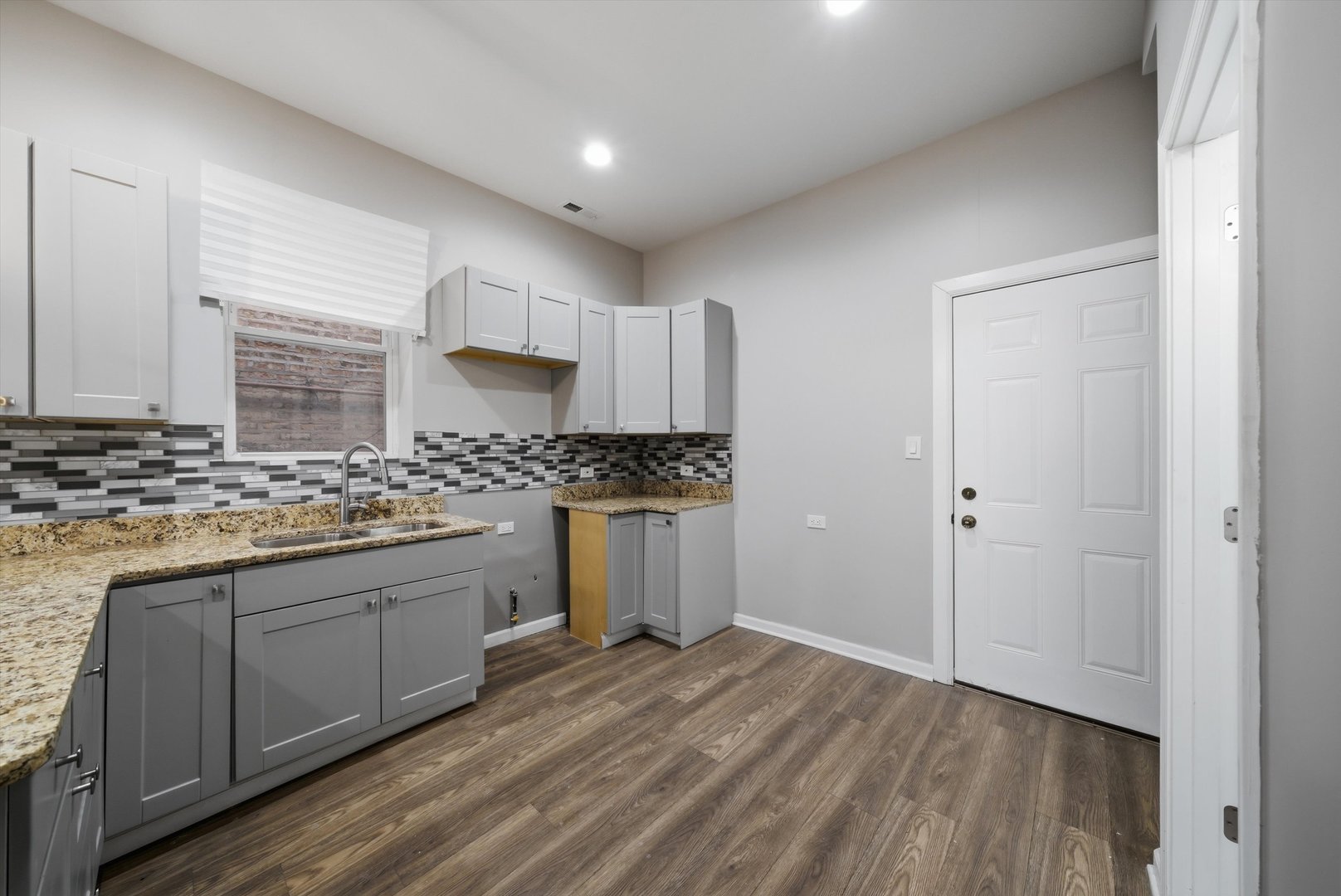 2812 S Trumbull Avenue Property Photo 10
