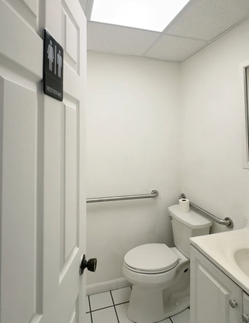 1630 N Mannheim Road Property Photo 4