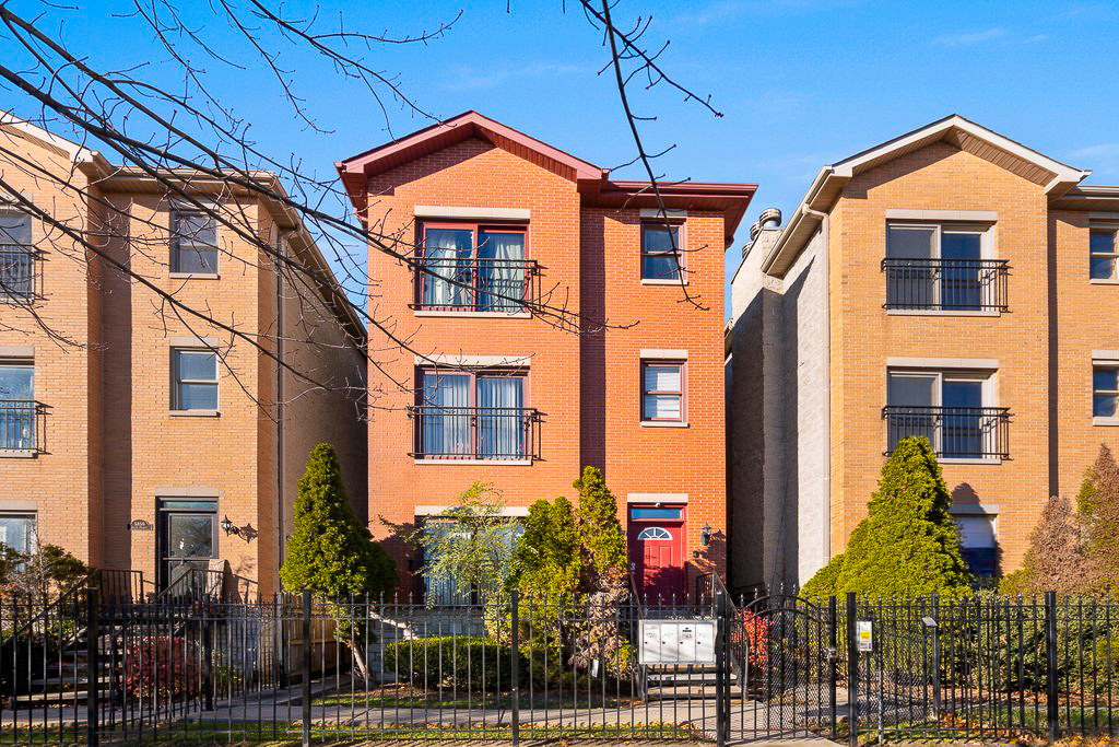 5848 S Prairie Avenue G Property Photo 1