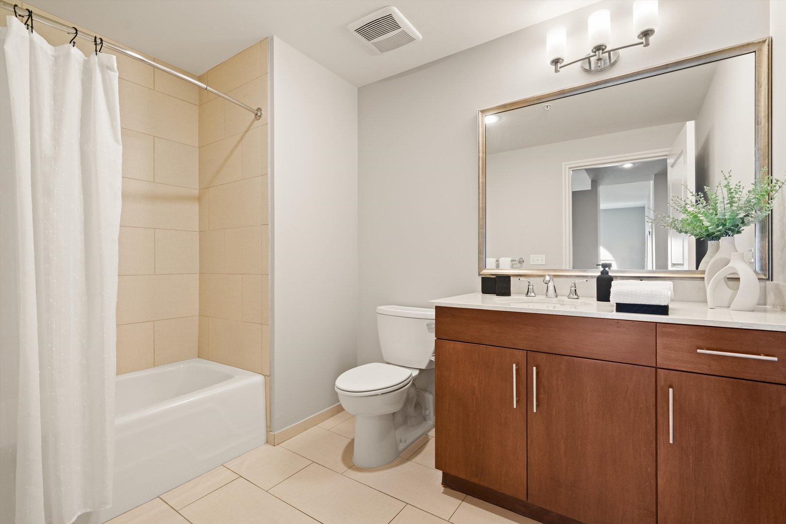 850 N Lake Shore Drive 405 Property Photo 20