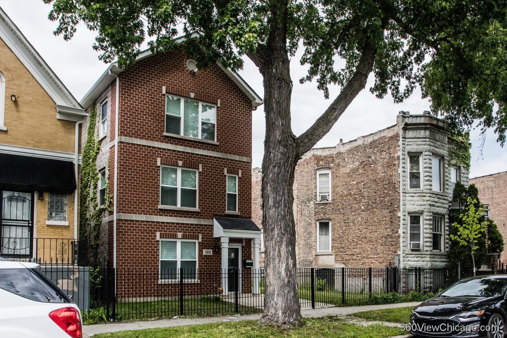 1810 S Hamlin Avenue Property Photo 2