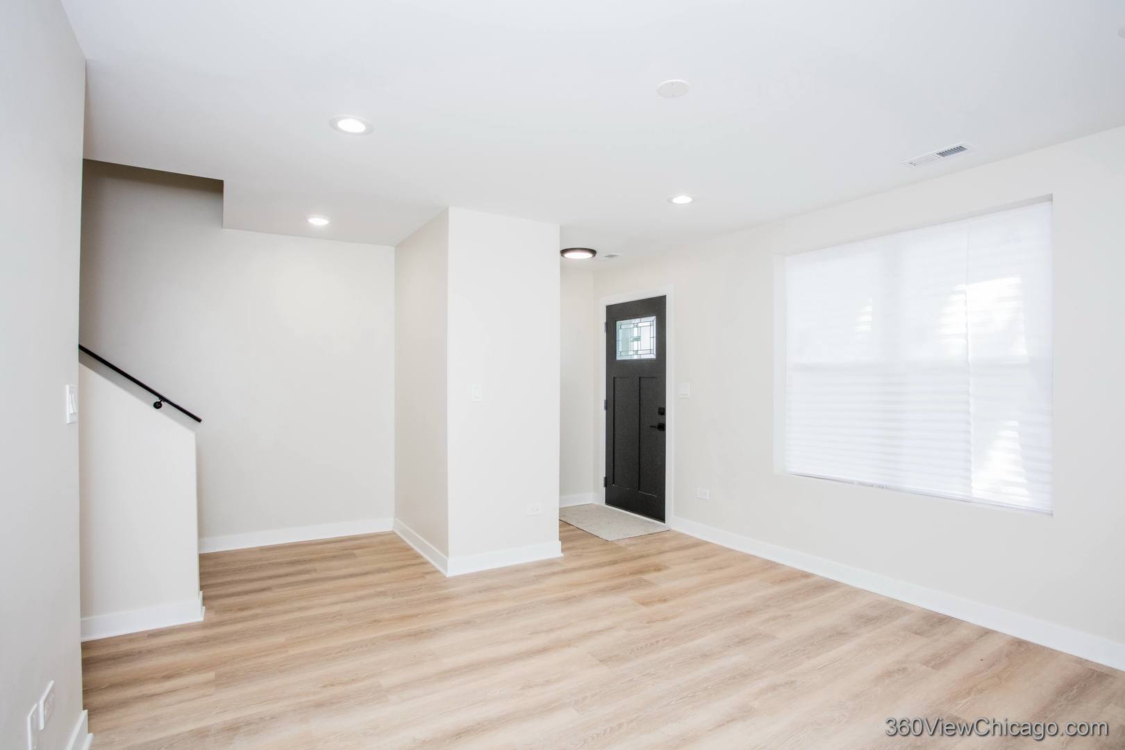 1810 S Hamlin Avenue Property Photo 3