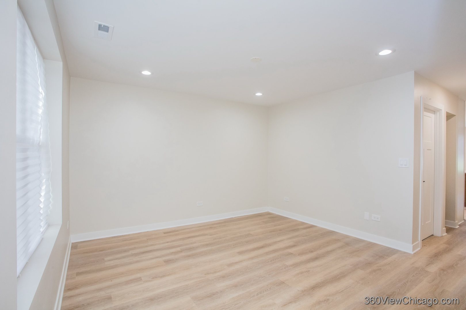 1810 S Hamlin Avenue Property Photo 4