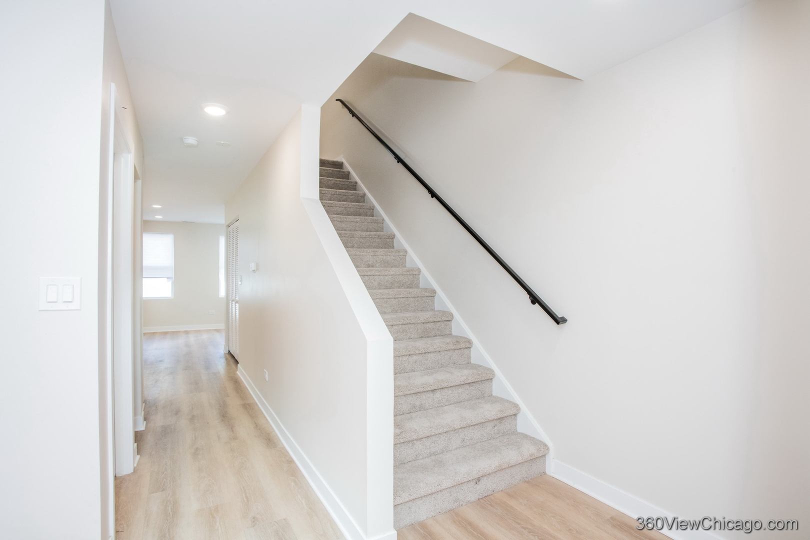 1810 S Hamlin Avenue Property Photo 5