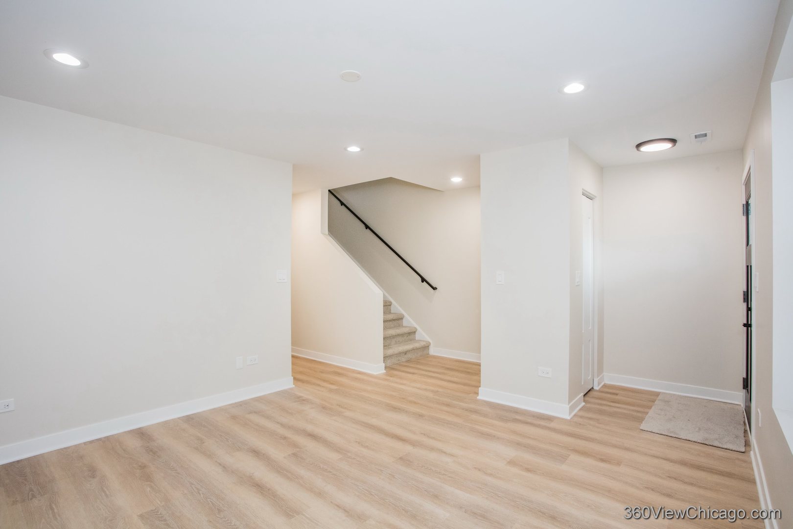 1810 S Hamlin Avenue Property Photo 6