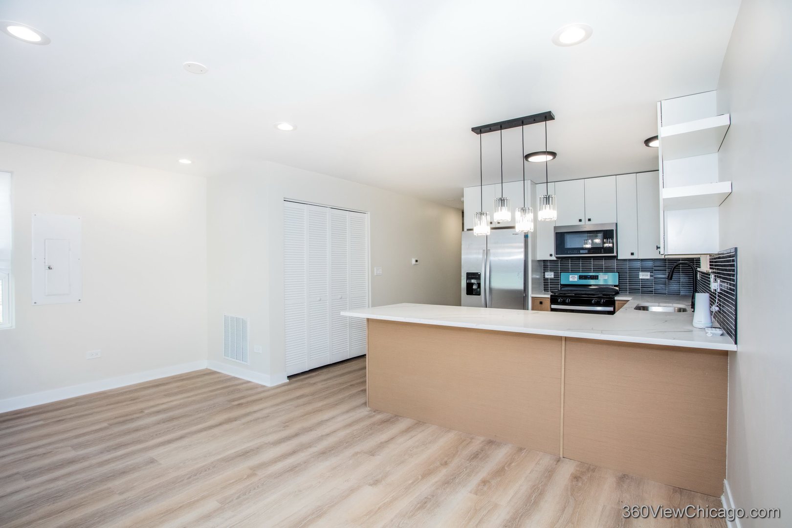 1810 S Hamlin Avenue Property Photo 8