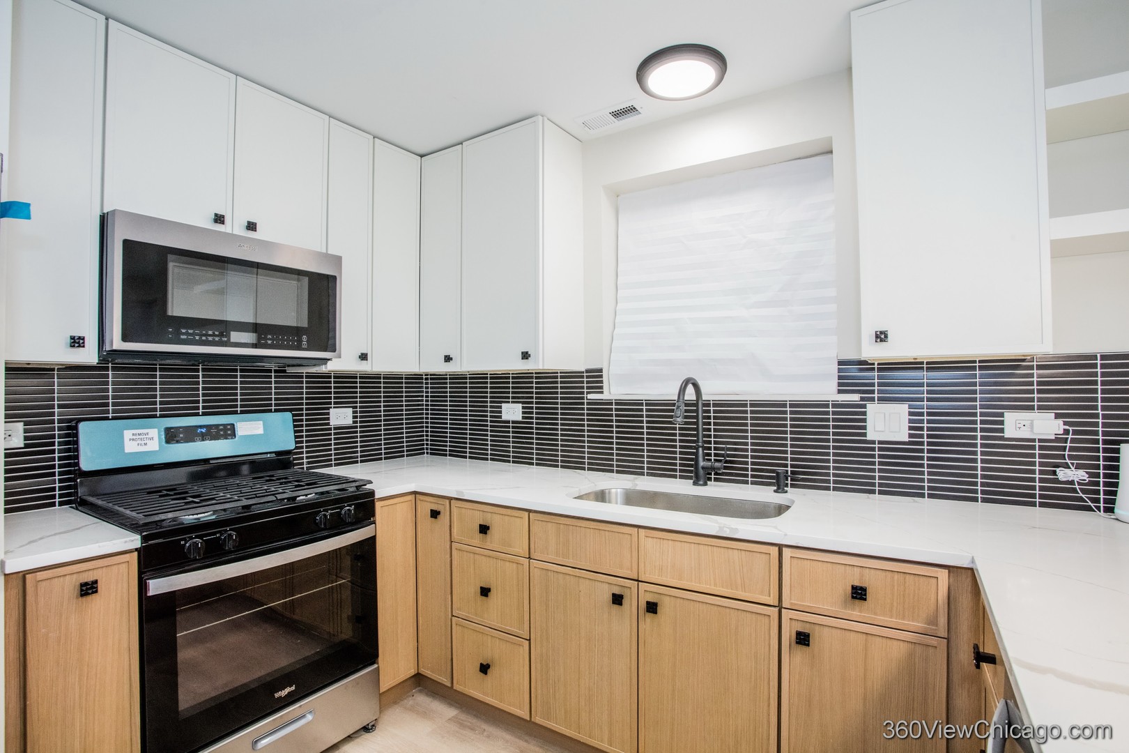1810 S Hamlin Avenue Property Photo 11