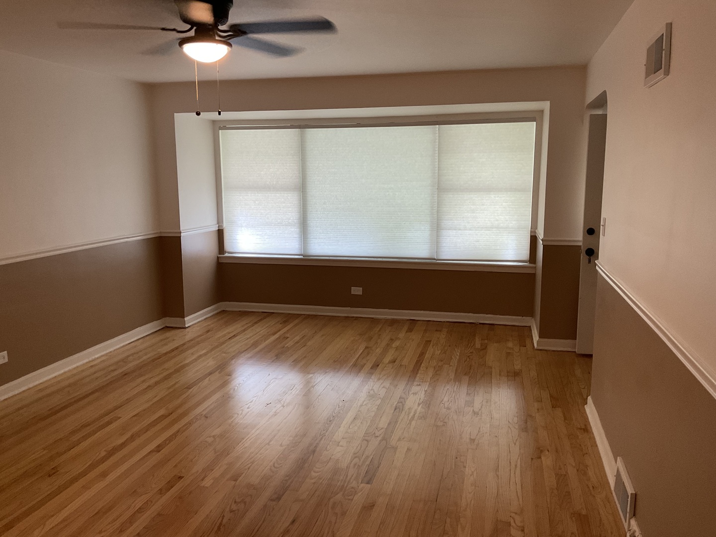 10929 S Eberhart Avenue Property Photo 3