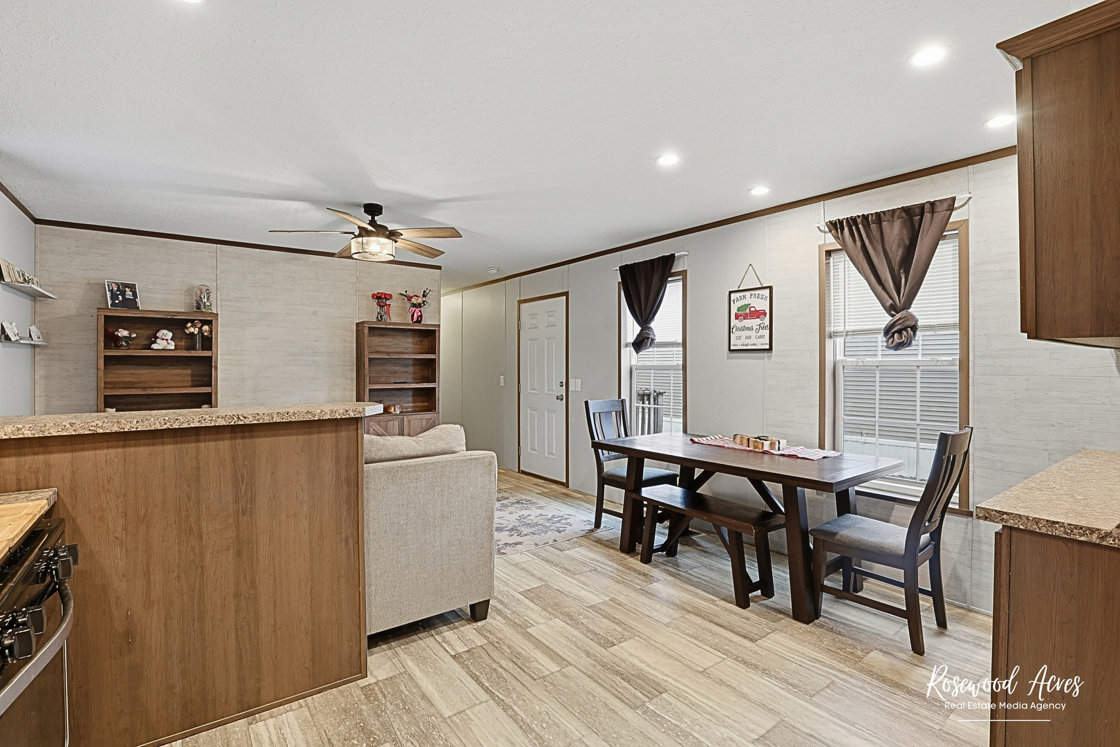 105 Lantern Drive Property Photo 3