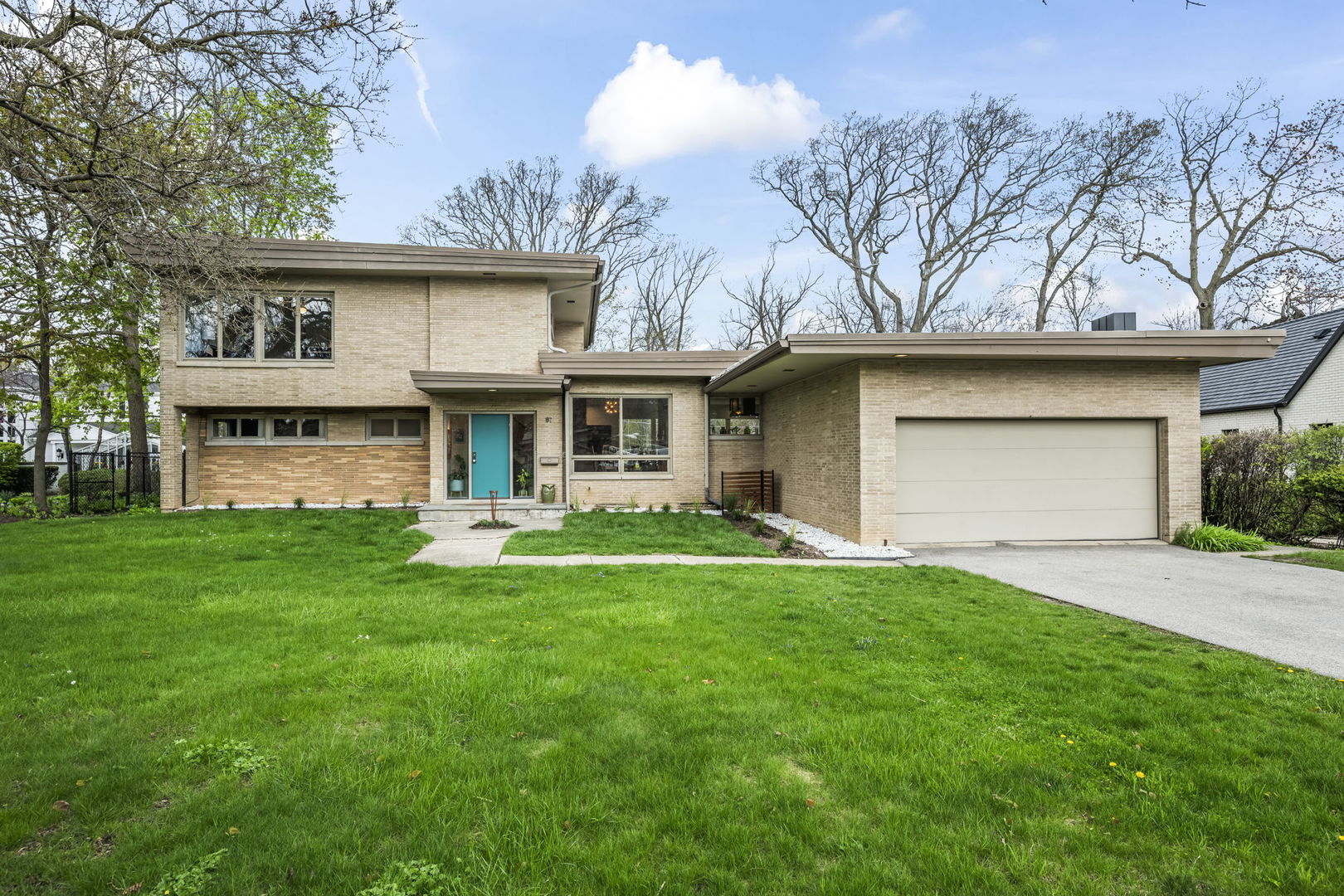 87 Ravinoaks Lane Property Photo 3