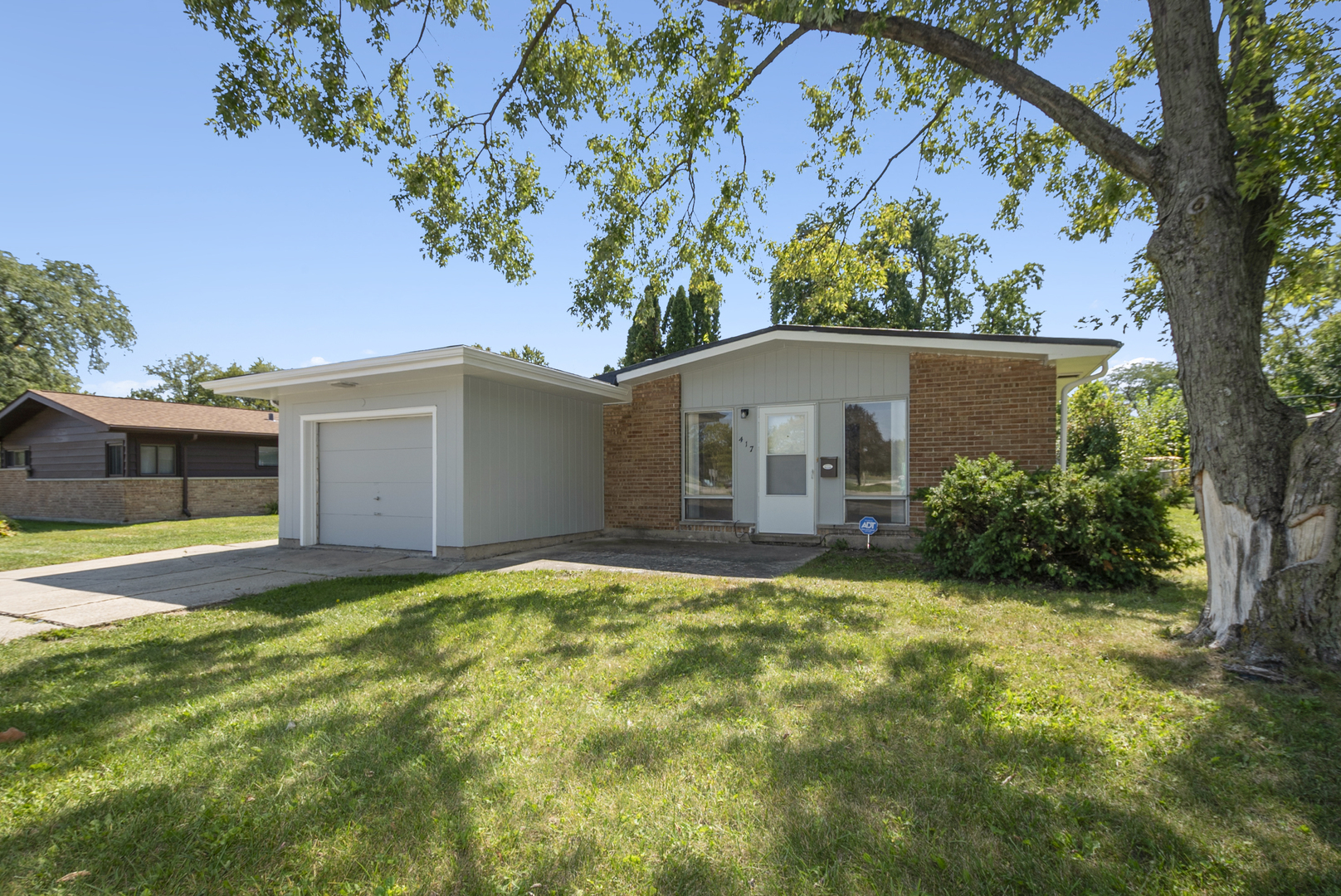 417 Lakewood Boulevard Property Photo 1