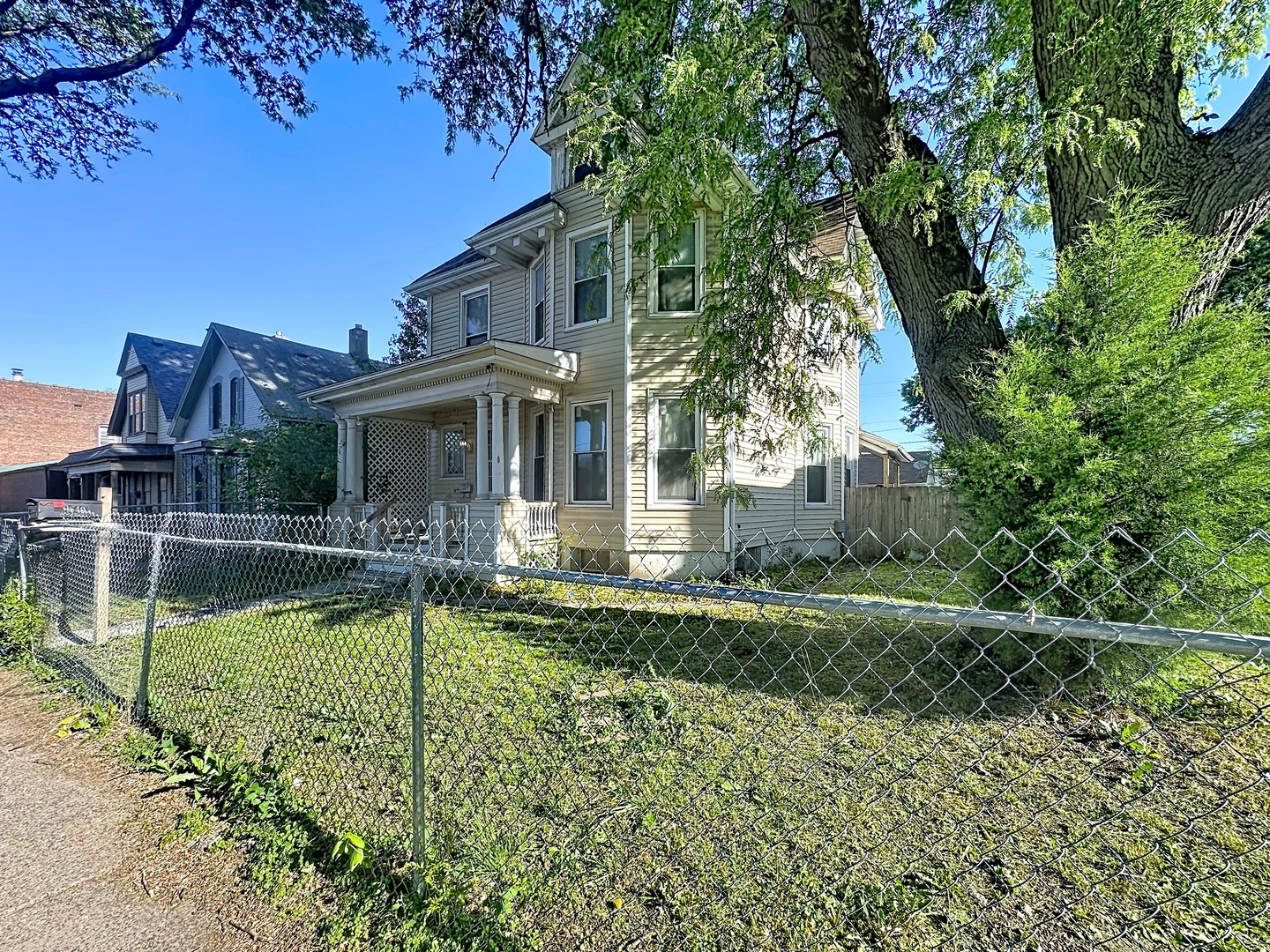 1640 W 3rd Street Property Photo 3