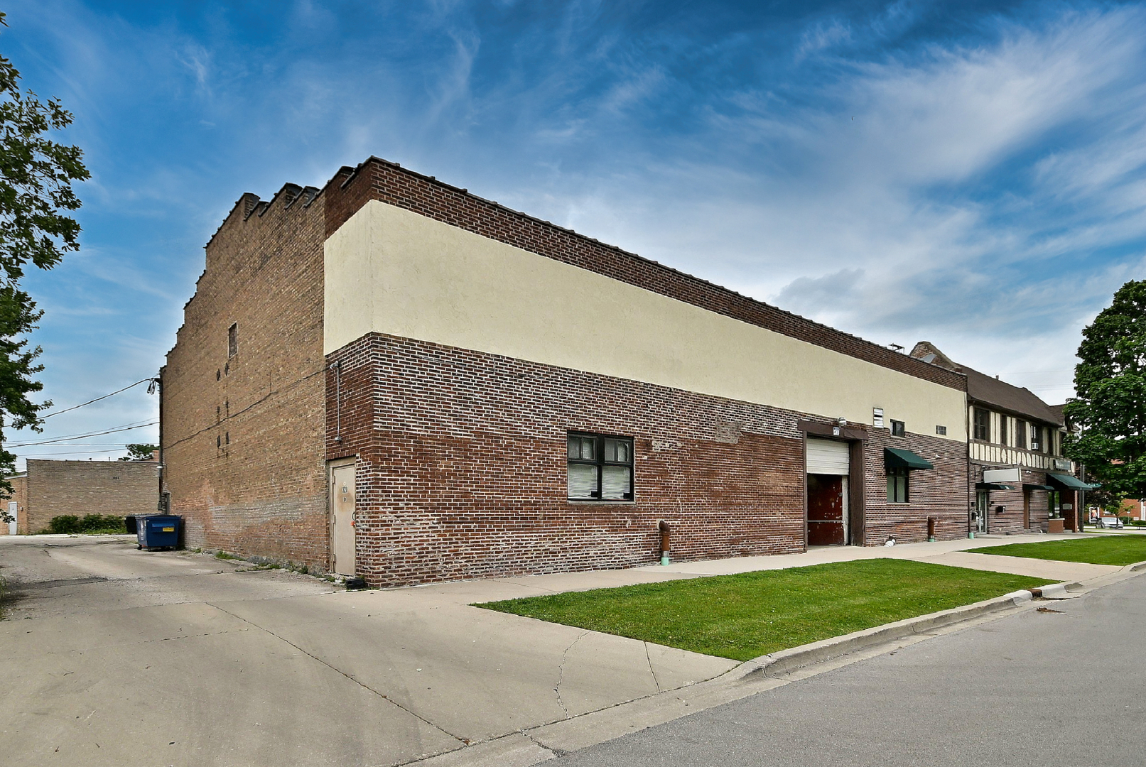 27 E Park Boulevard Property Photo 1