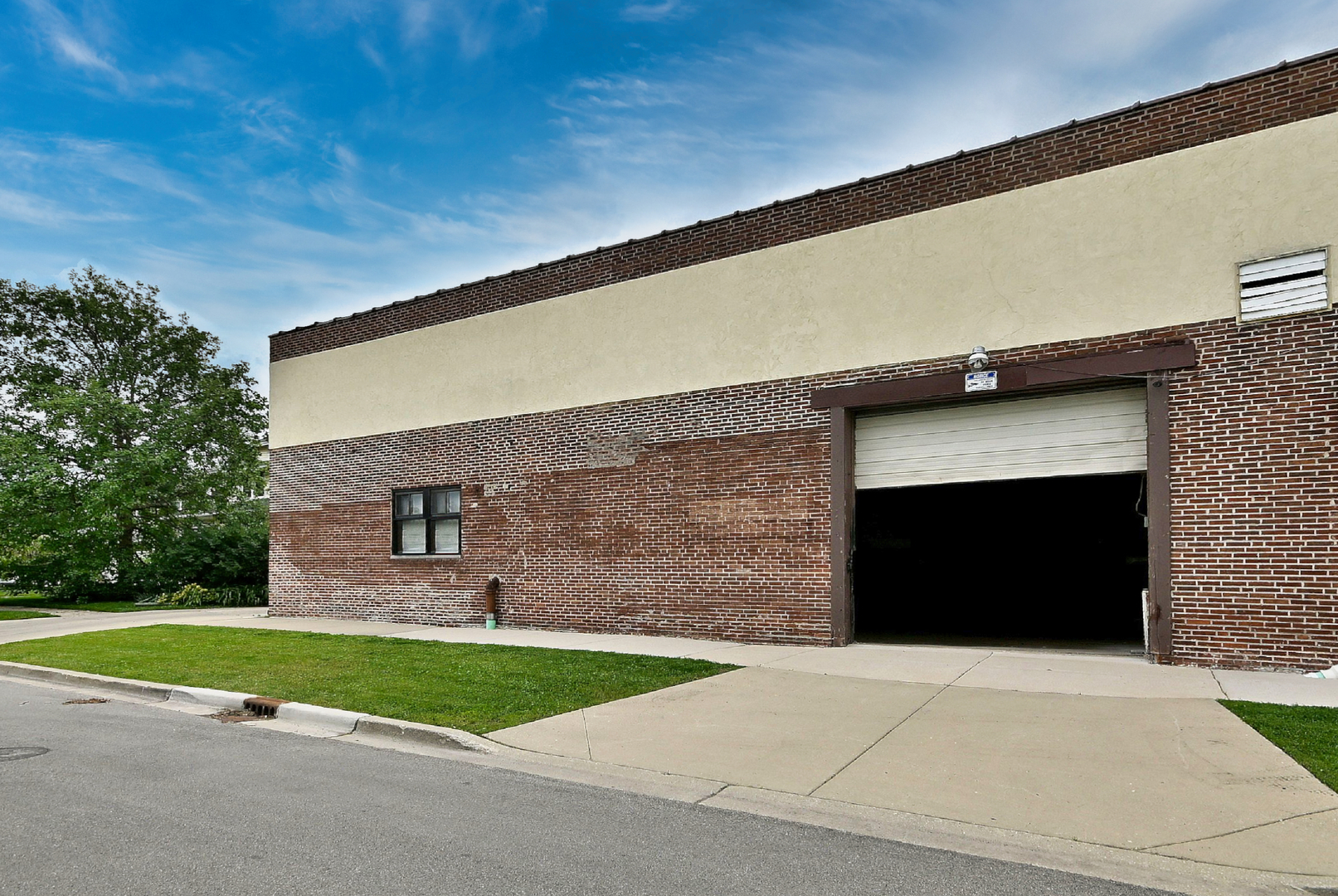 27 E Park Boulevard Property Photo 2