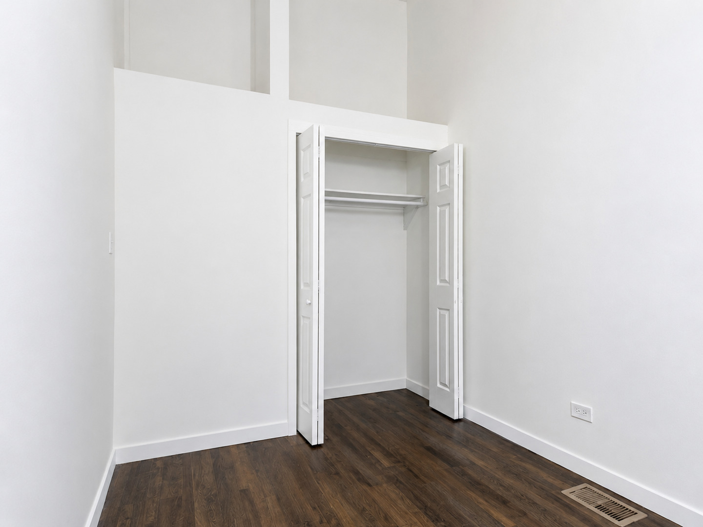 8714 S Commercial Avenue Property Photo 15