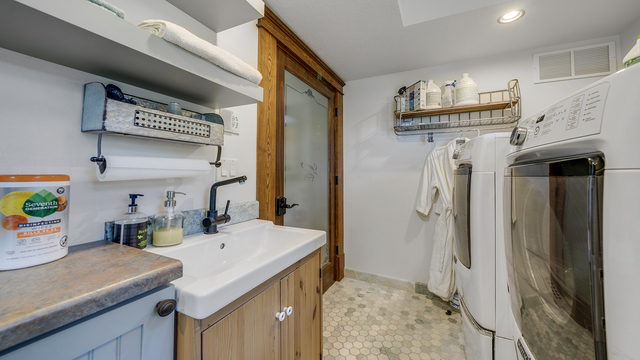 409 N State Street Property Photo 60