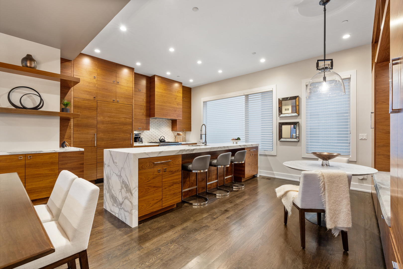 1303 W Diversey Parkway Property Photo 4