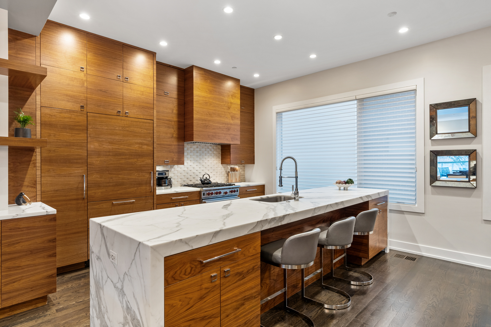 1303 W Diversey Parkway Property Photo 5