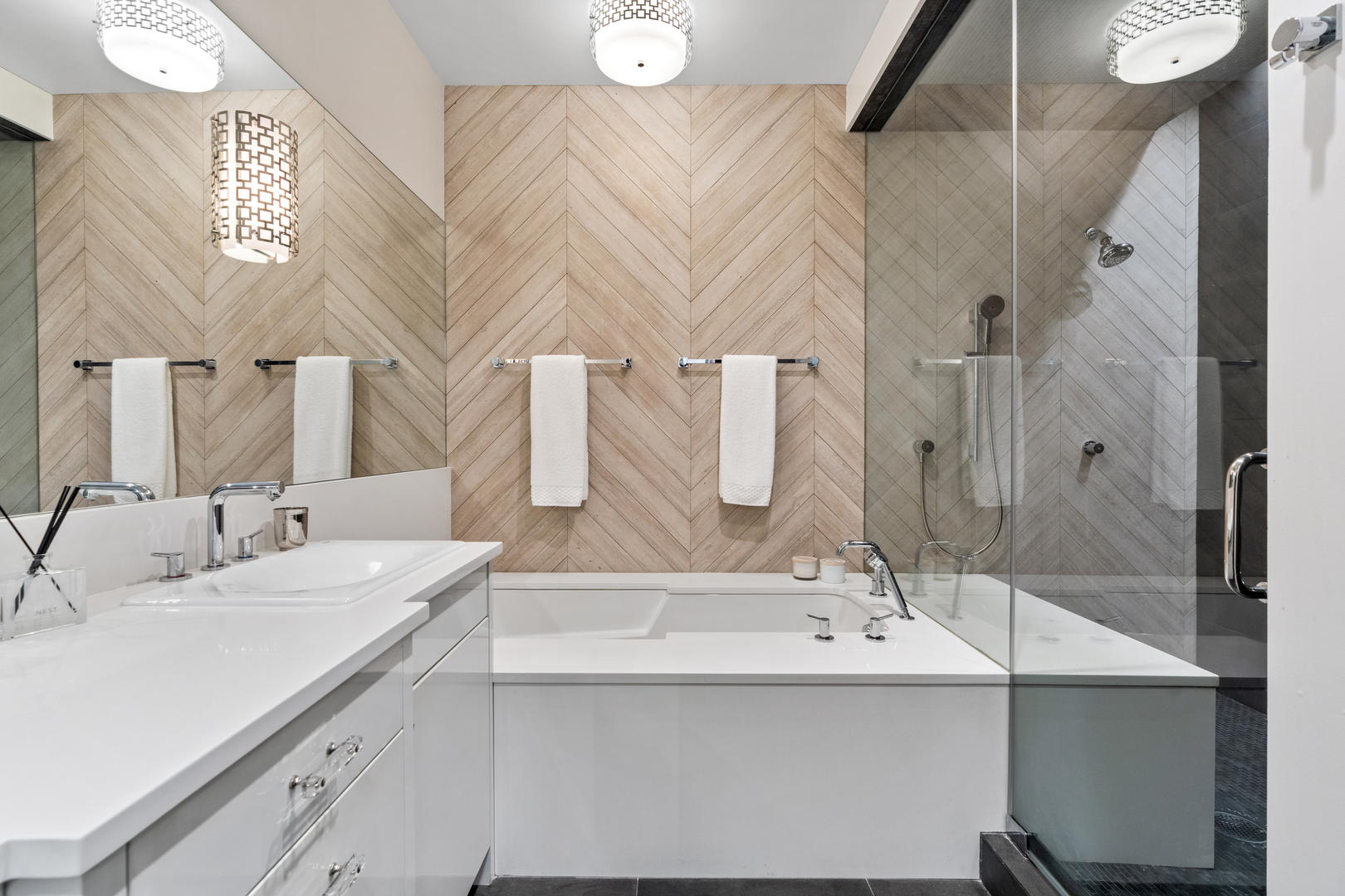 1303 W Diversey Parkway Property Photo 17