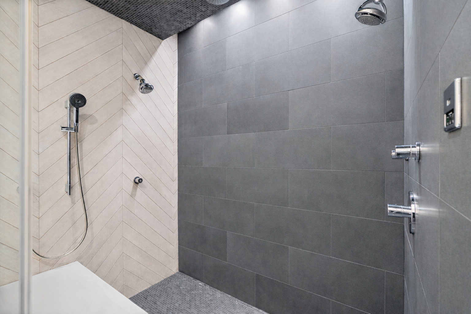 1303 W Diversey Parkway Property Photo 18