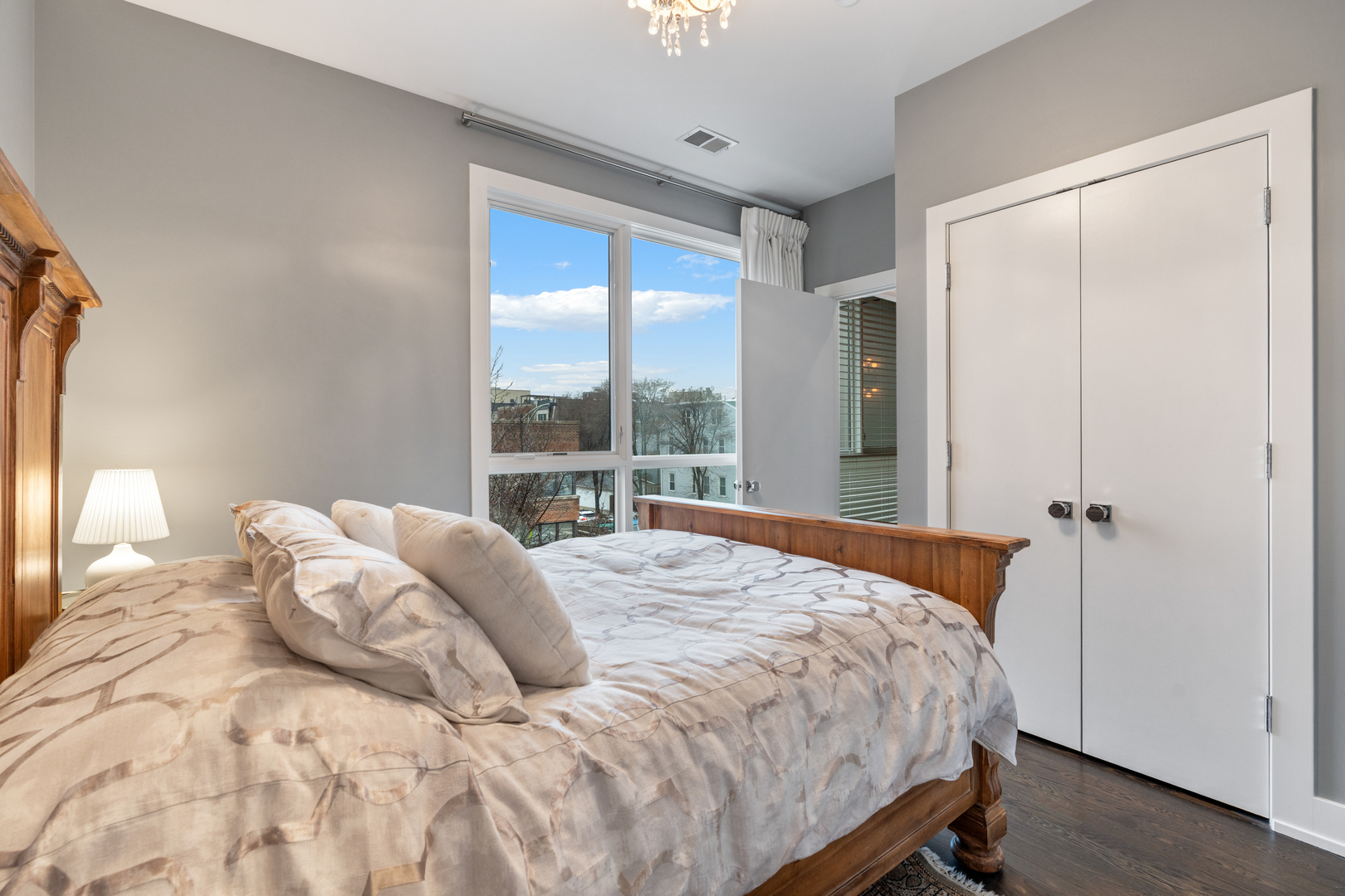 1303 W Diversey Parkway Property Photo 20