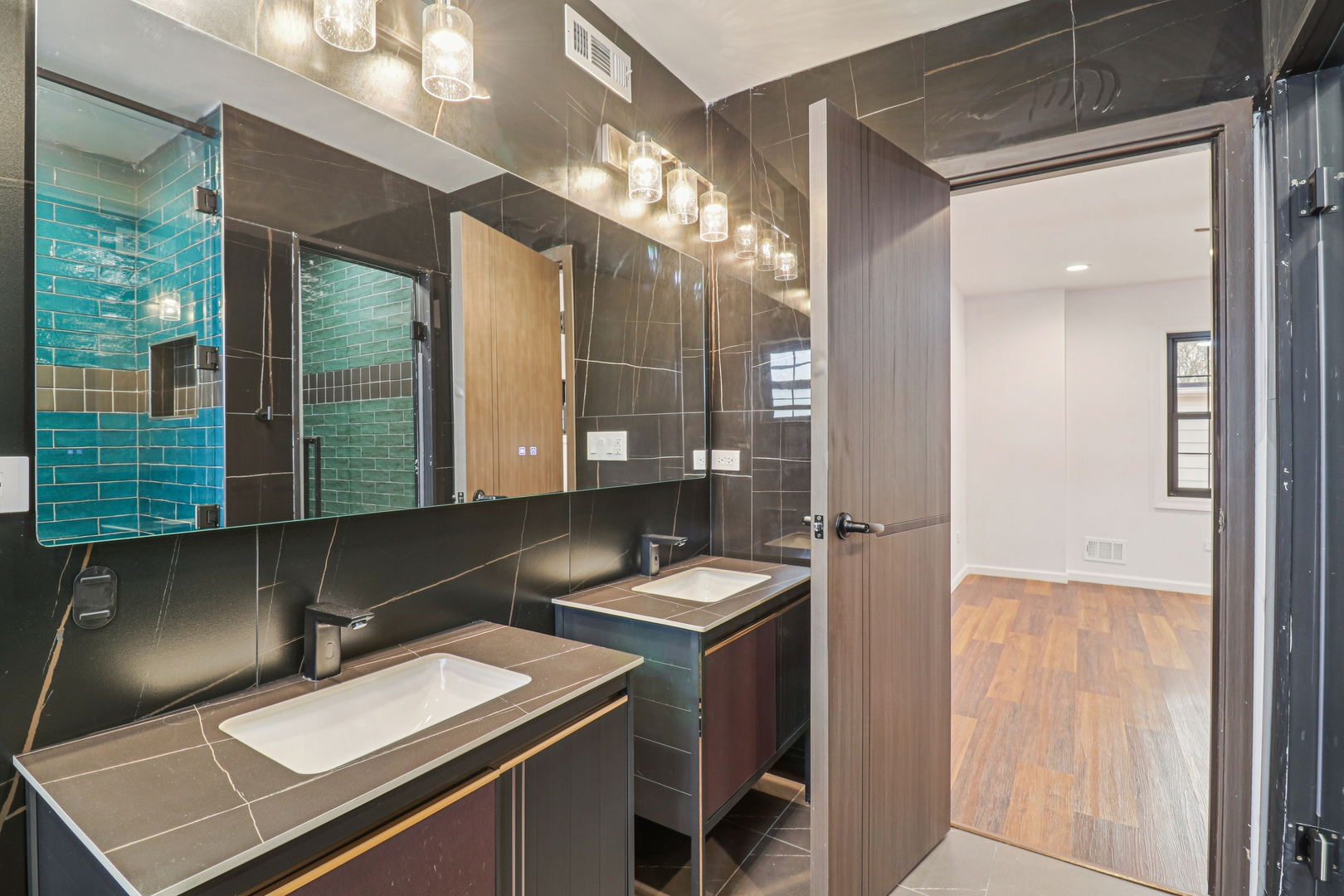 1509 Center Street Property Photo 7