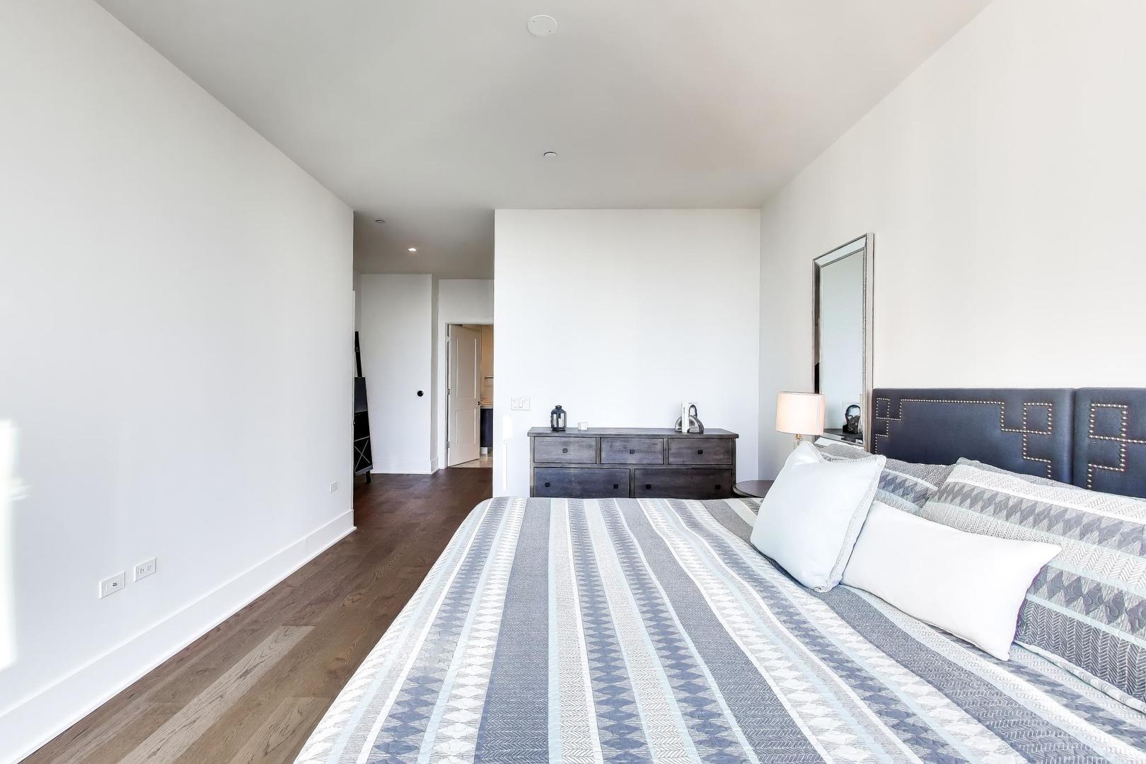363 E Wacker Drive 2503 Property Photo 17