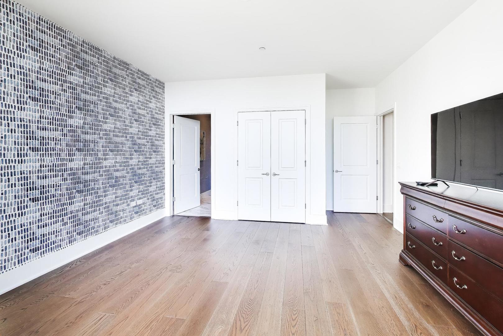 363 E Wacker Drive 2503 Property Photo 21