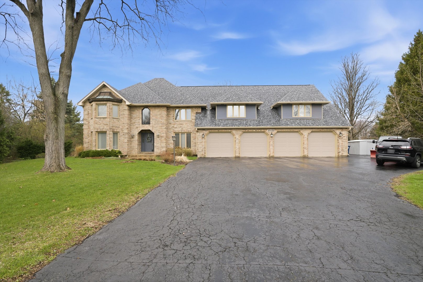 23w350 Pelham Court Property Photo 1