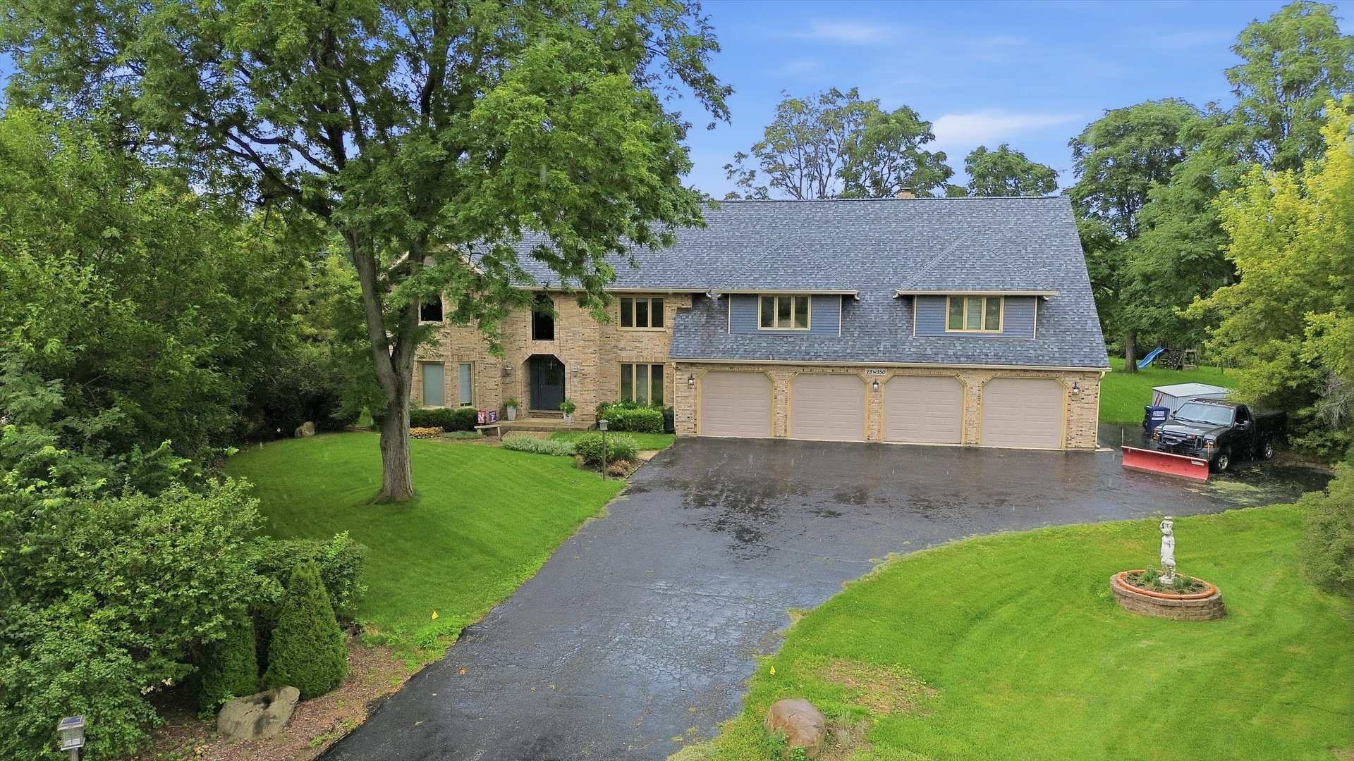 23w350 Pelham Court Property Photo 4
