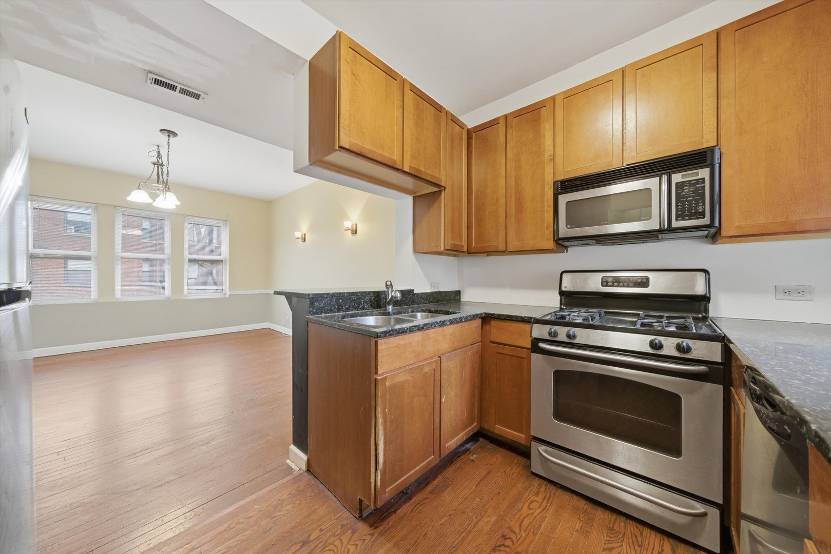 7601 S Essex Avenue 2 Property Photo 4