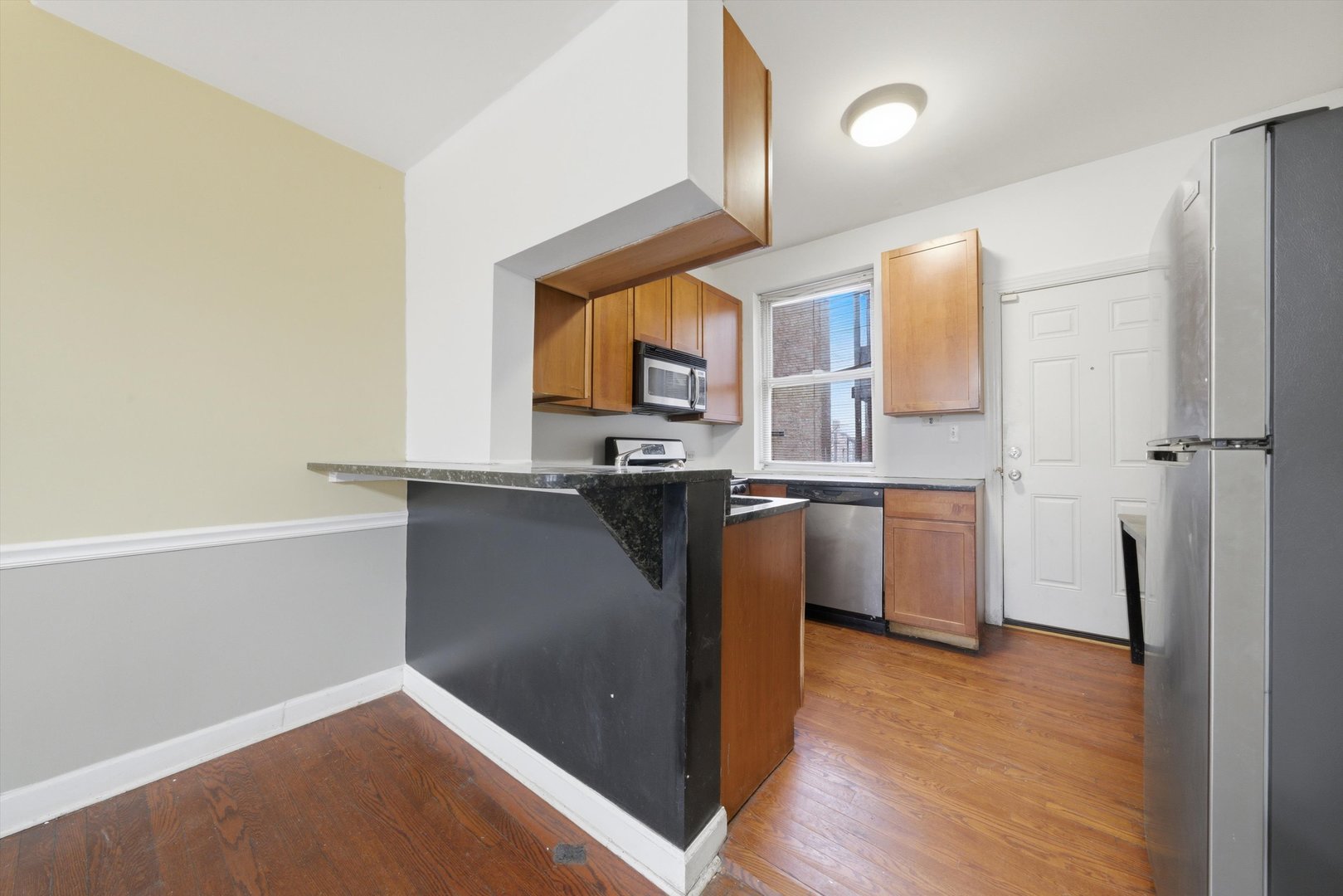 7601 S Essex Avenue 2 Property Photo 5
