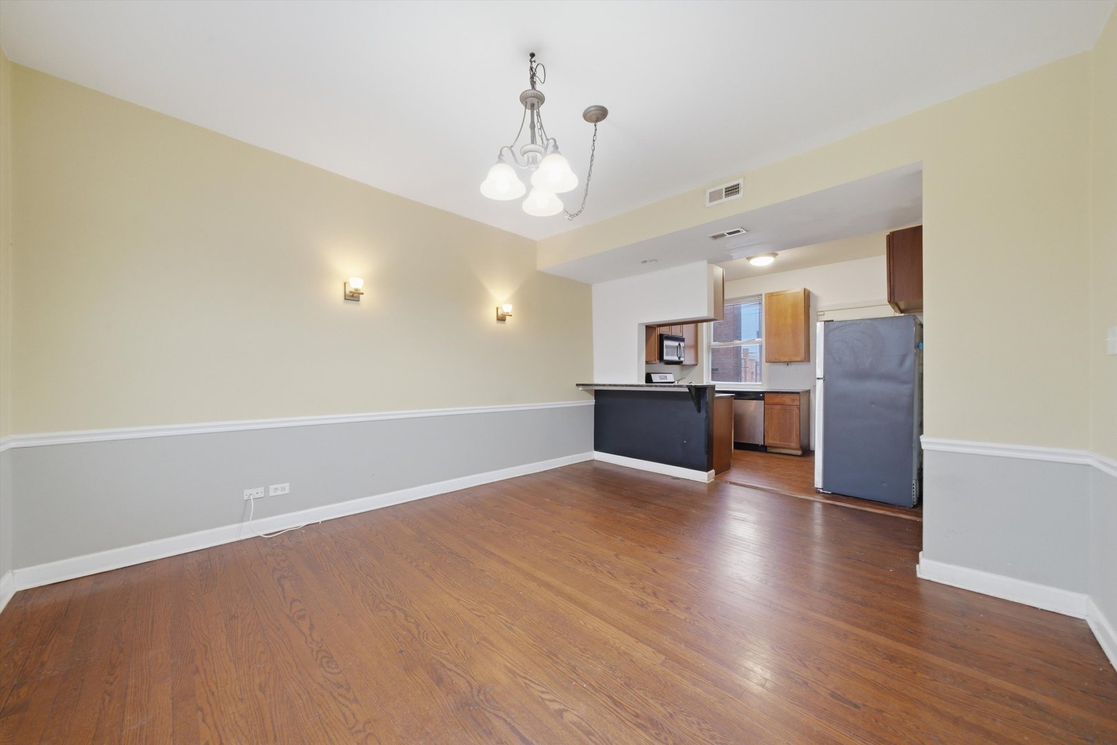 7601 S Essex Avenue 2 Property Photo 6