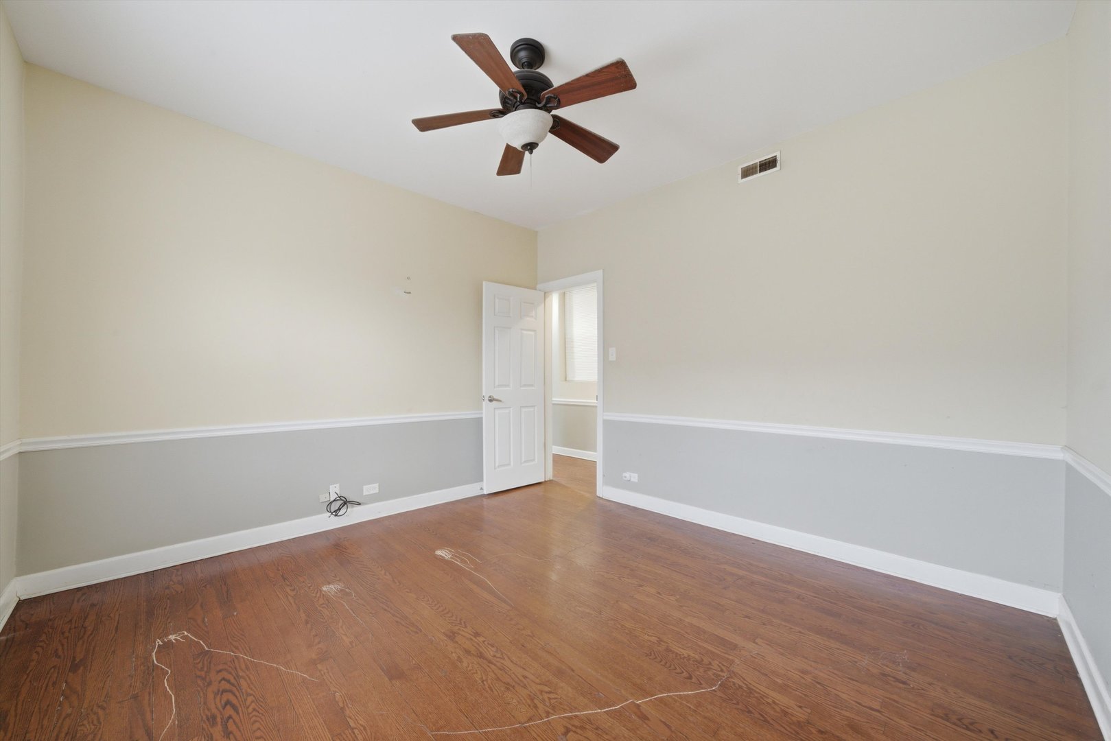 7601 S Essex Avenue 2 Property Photo 10